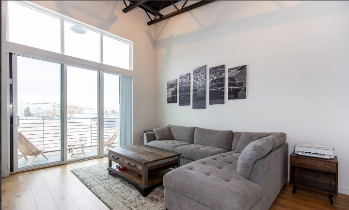 Building Photo - 611 Nikles Dr