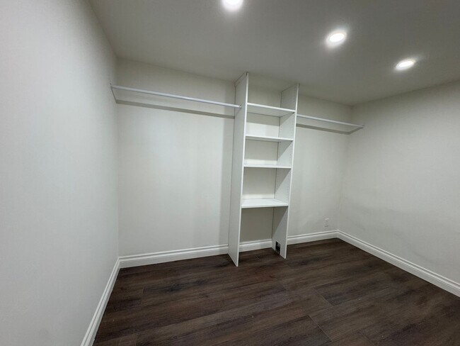 Building Photo - Large Open Layout Nestled in a Quiet Neighborhood with Stunning Mountain Views