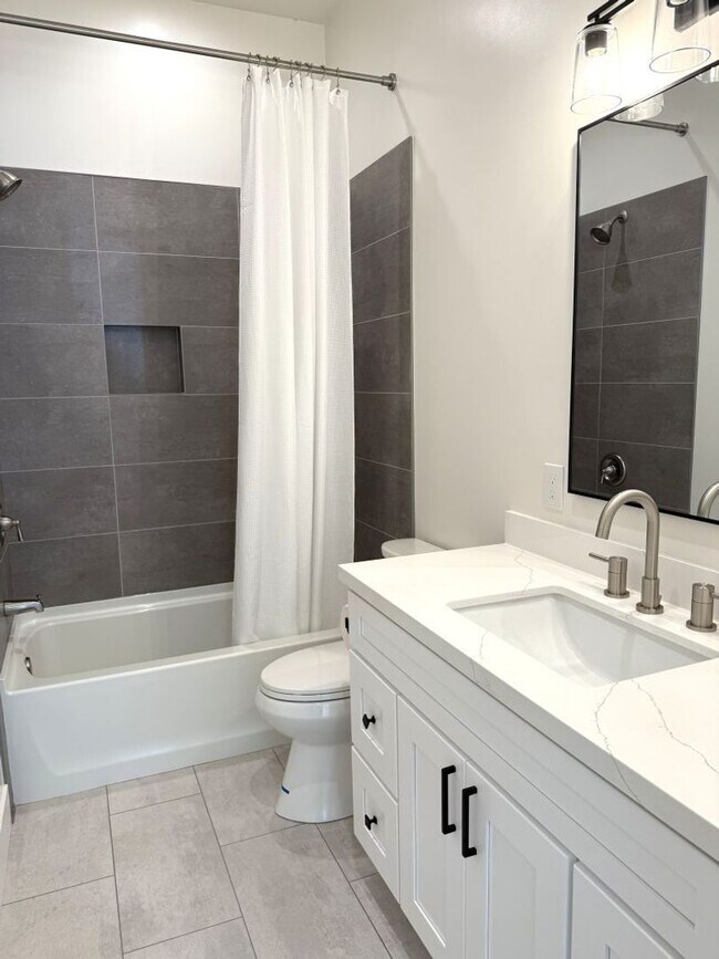 Building Photo - Beautifully Renovated, Pet Friendly Novato...