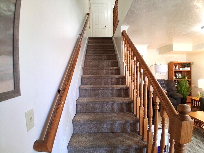 Building Photo - 565 N 300 E