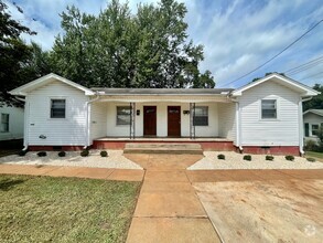 Building Photo - FREE MONTH'S RENT! Duplex Downtown Athens!...