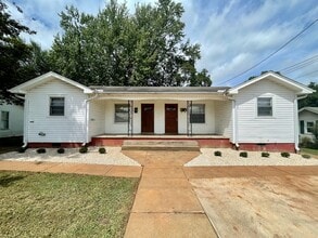 Building Photo - Duplex Downtown Athens! Walk to shopping and entertainment!