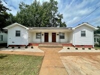 Building Photo - Duplex Downtown Athens! Walk to shopping and entertainment!