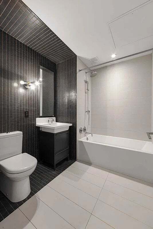 Building Photo - 123 Melrose St