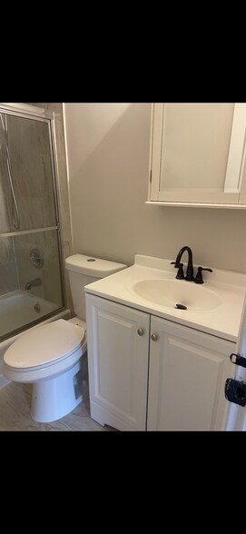 Building Photo - 18 Sylvan Ct
