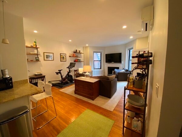 Building Photo - 174 Newbury St