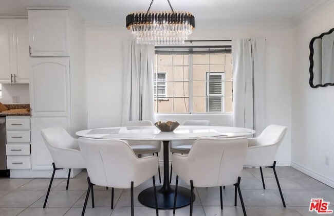 Building Photo - 525 N Orange Dr