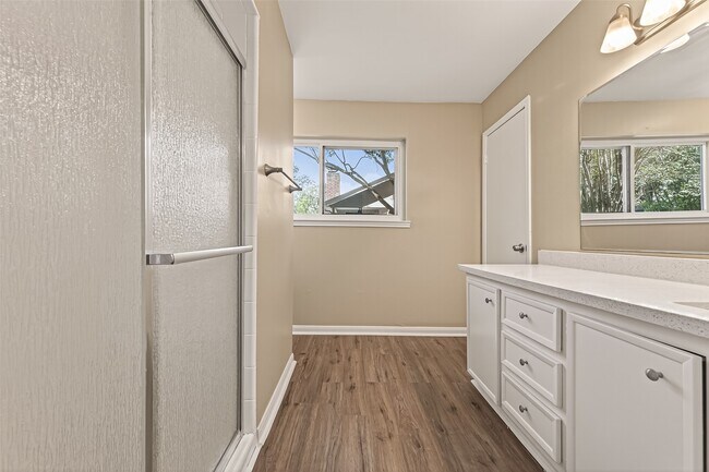 Building Photo - 11923 Briar Forest Dr