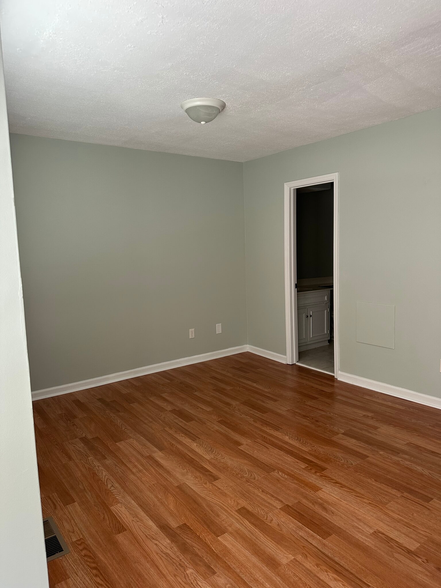 Building Photo - 100 Shadow Moss Pl