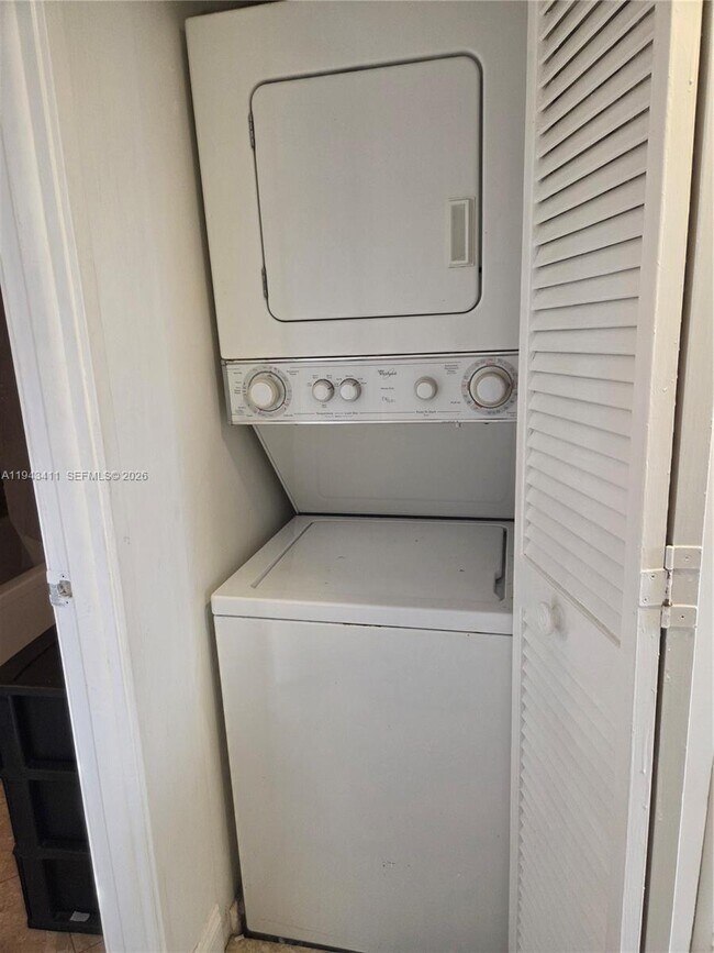 Building Photo - 210 174th St