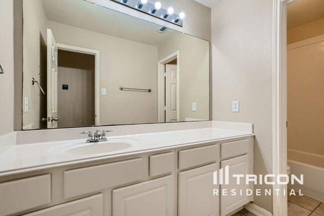 Building Photo - 11007 Overland Trail Dr