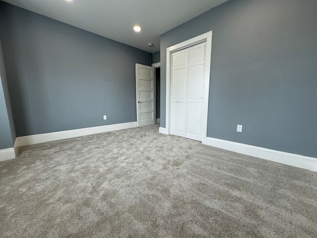 Building Photo - Completely Updated THREE BEDROOM TWIN!