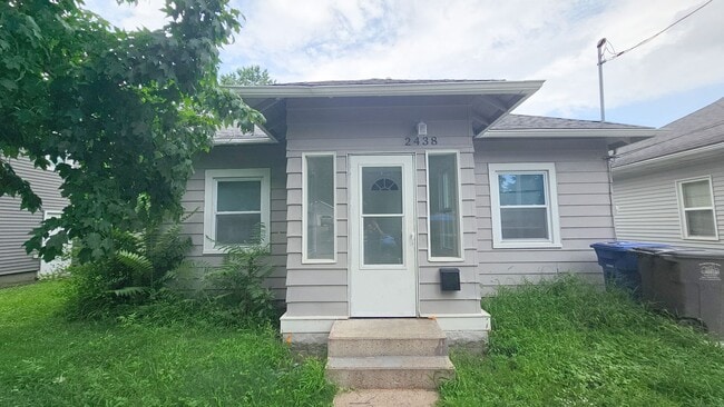 Building Photo - Cozy & Modern 2-Bedroom Home in the Heart ...