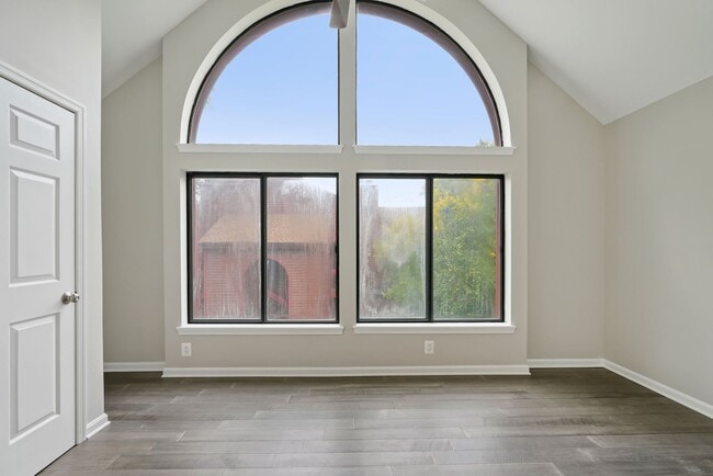 Building Photo - 2815 Lee Oaks Ct