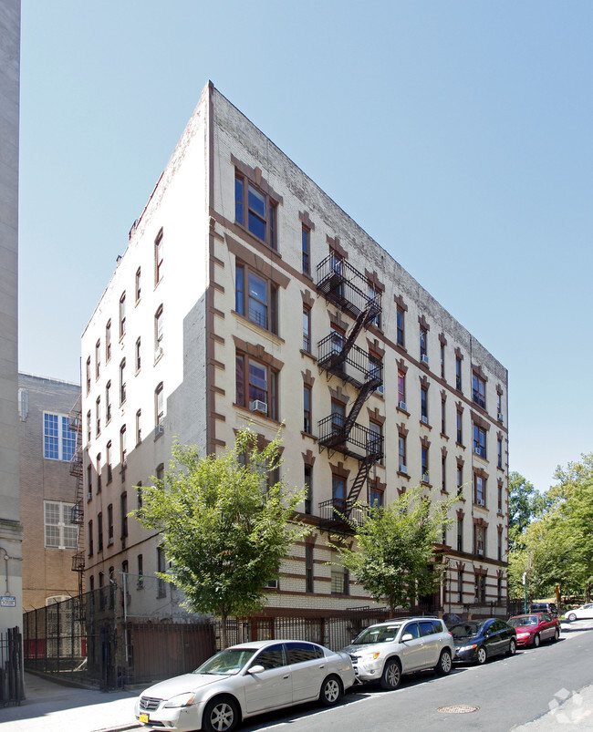 Building Photo - 800 E 173rd St