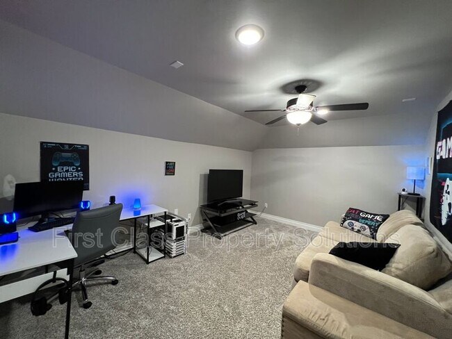 Building Photo - 3116 Drake Crest Dr