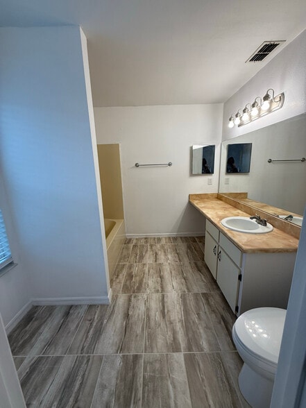 Building Photo - 6837 Woodgrain Ct