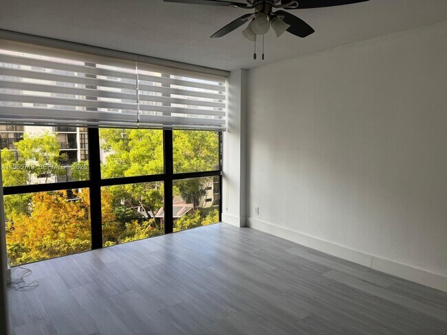 Building Photo - 17021 N Bay Rd