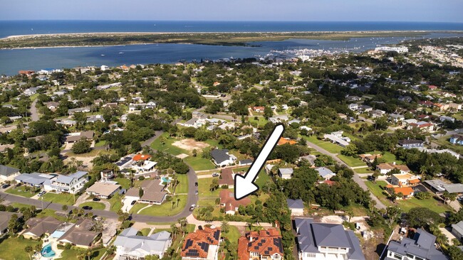 Building Photo - Davis Shore 4/2 Single Family Home