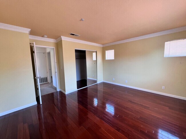Building Photo - Newer Single Family Home in gated Union City