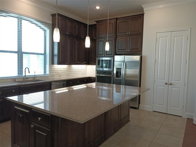Building Photo - 3611 Somerset York Ln
