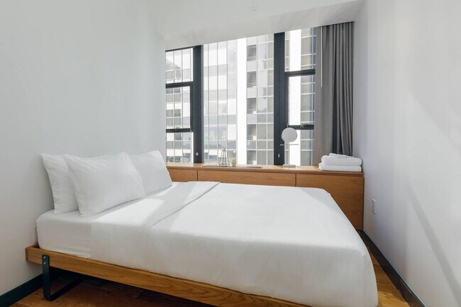 Building Photo - 120 Wall St