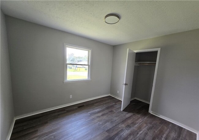 Building Photo - 303 Cartwright Dr