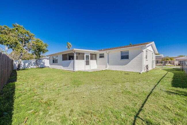 Building Photo - 3233 Finch Dr