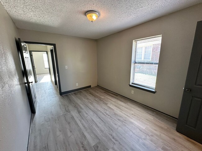 Building Photo - Remodeled 3 bed 1 bath in Central OKC