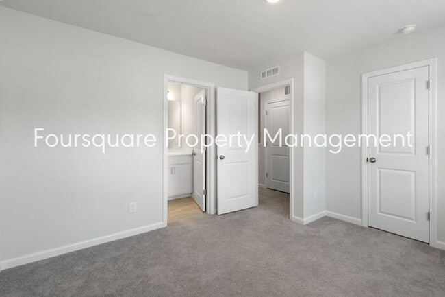 Building Photo - Stylish 3-Level Townhome with Bonus Suite, Deck & Garage – Near I-540 and Shopping