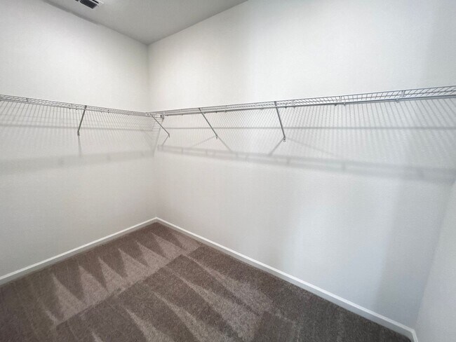 Building Photo - Brand New Pristine 4/3 minutes from River ...