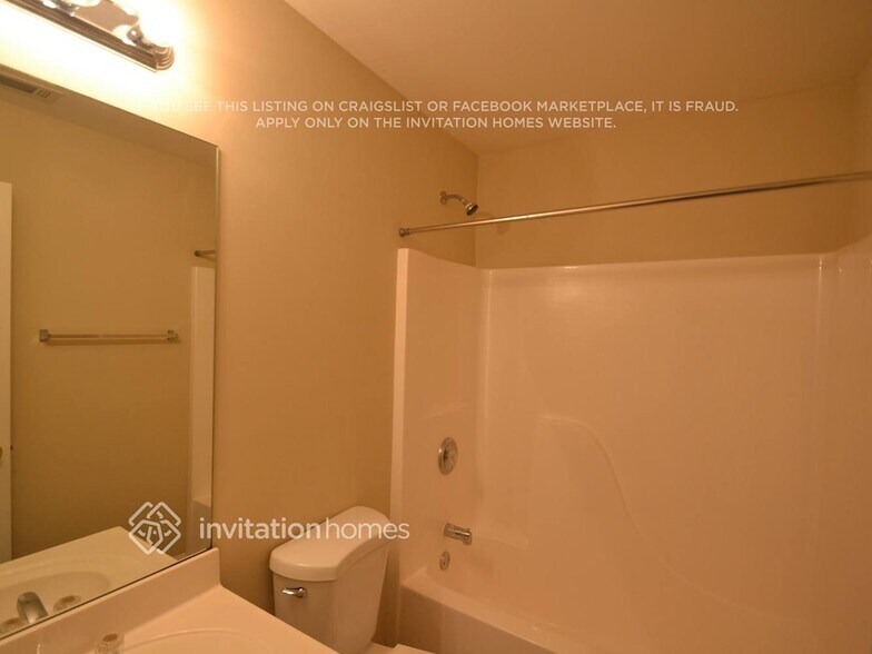 Building Photo - 2315 Shady Oaks Dr