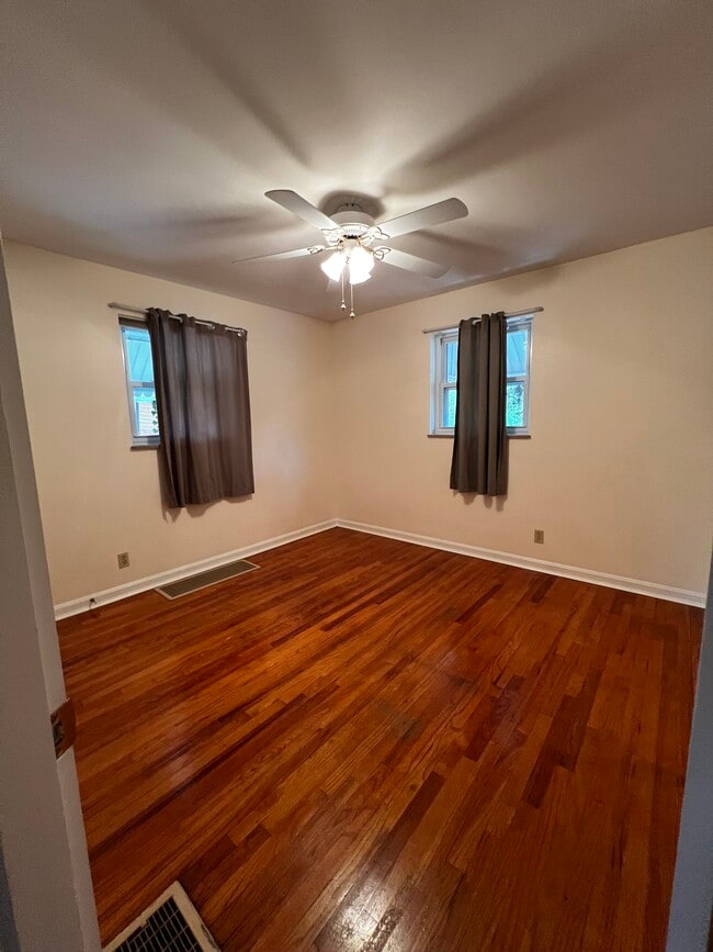 Building Photo - 463 Leath Ave