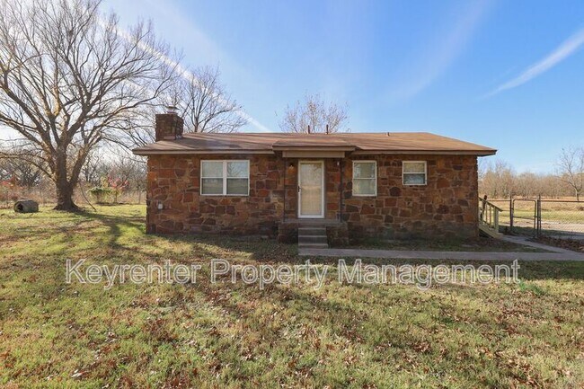 Building Photo - 1705 Bixby Rd