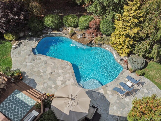 Building Photo - 24 Charnwood Dr