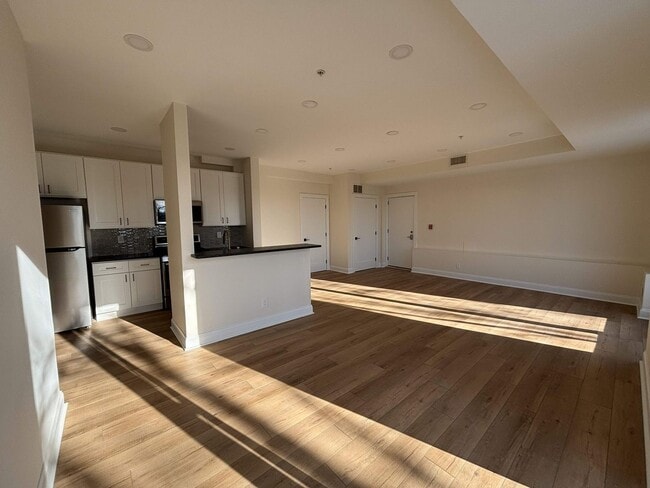 Building Photo - Nob Hill 2 Bedroom 2 Bath renovated Condo with Parking spot in Manayunk $2,195/month