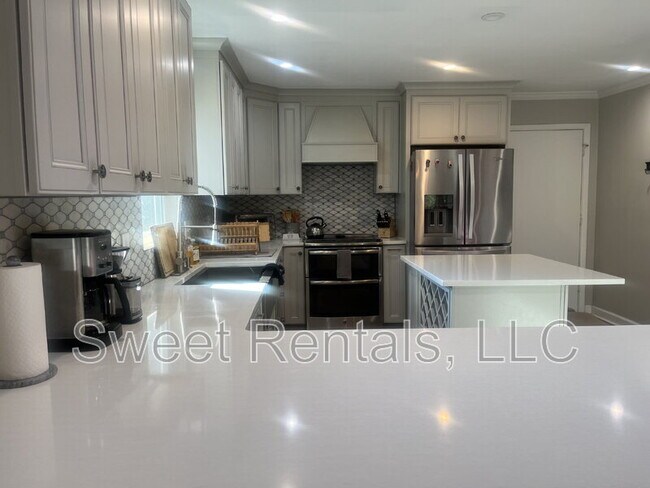 Building Photo - 47 Arabian Dr