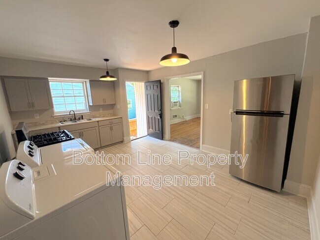 Building Photo - 1943 Wilmore Dr