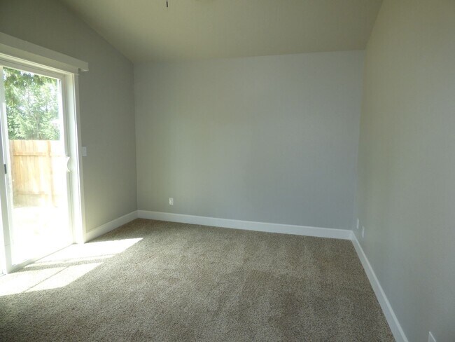 Building Photo - 3576-3578 Fisher Ct NE Salem, OR 97305