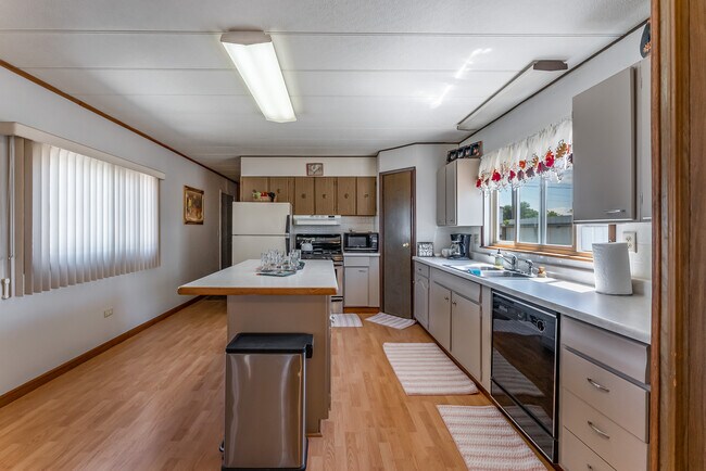 Building Photo - 503 2nd Ave W