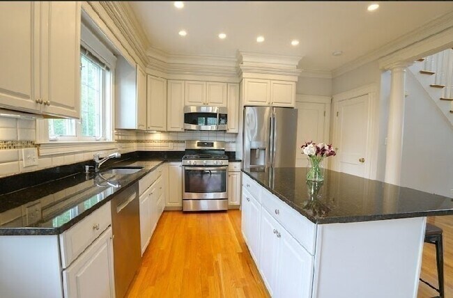 Building Photo - 3 A Allen St
