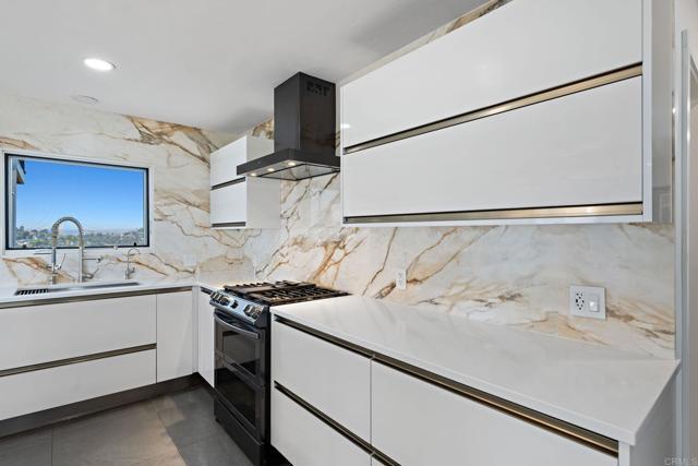 Building Photo - 2440 Dunstan St