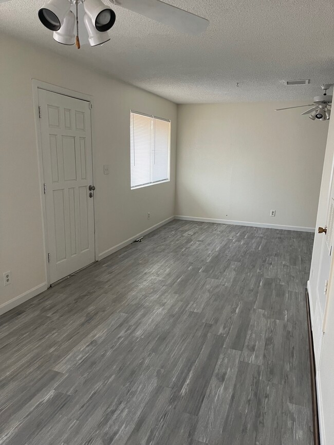 Building Photo - 1392 W Orchid Pl
