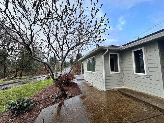 Building Photo - Charming 2-bedroom, 1-bathroom home