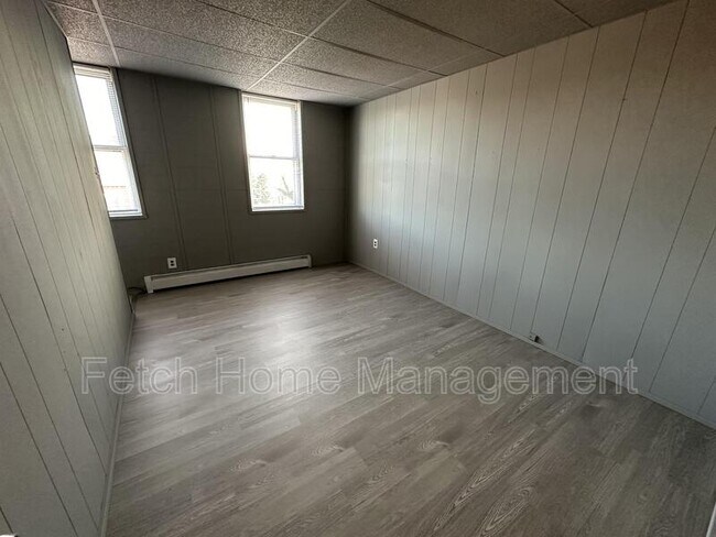 Building Photo - 422 Hillside Ave