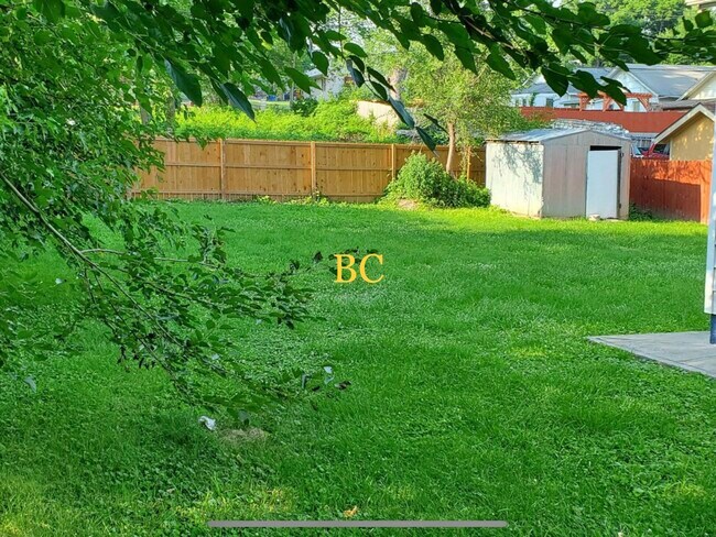 Building Photo - 6514 E 17th St