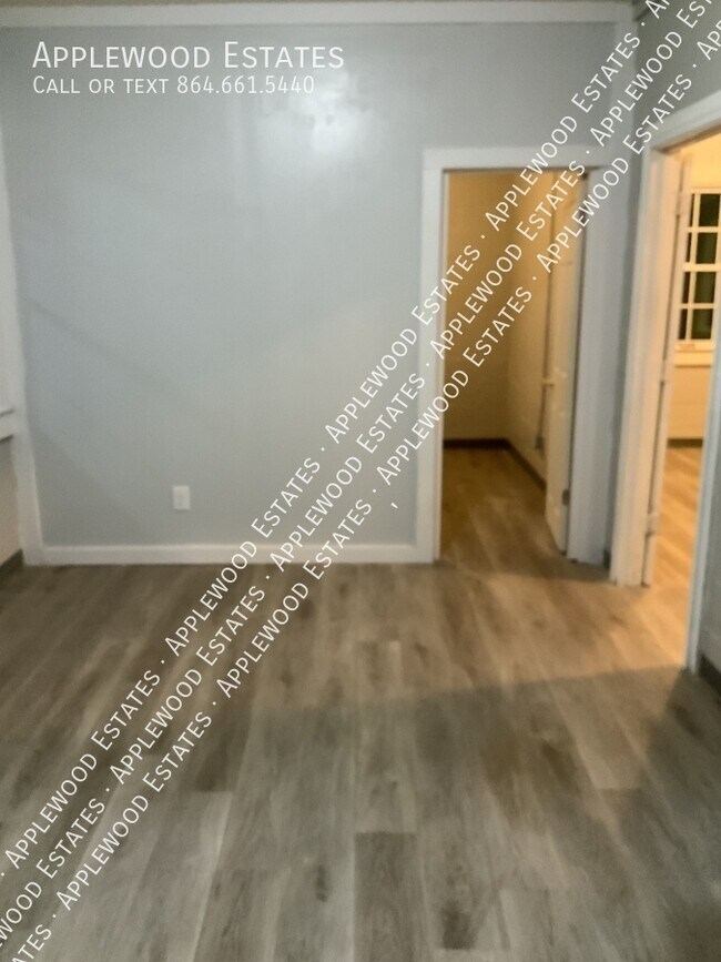 Building Photo - 131 E Main St