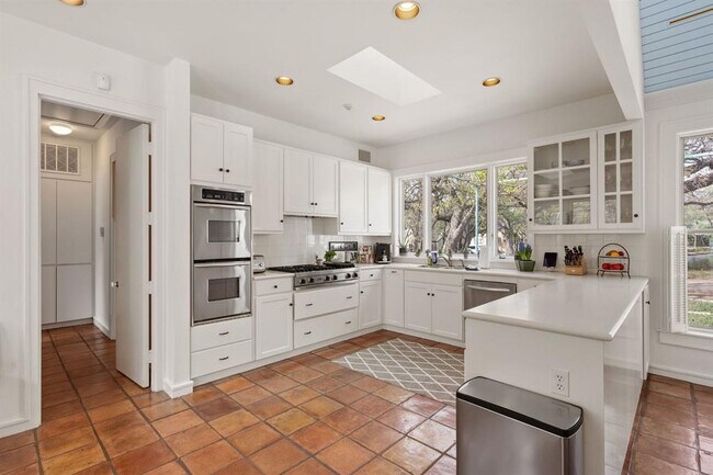 Building Photo - 1600 Forest Trail