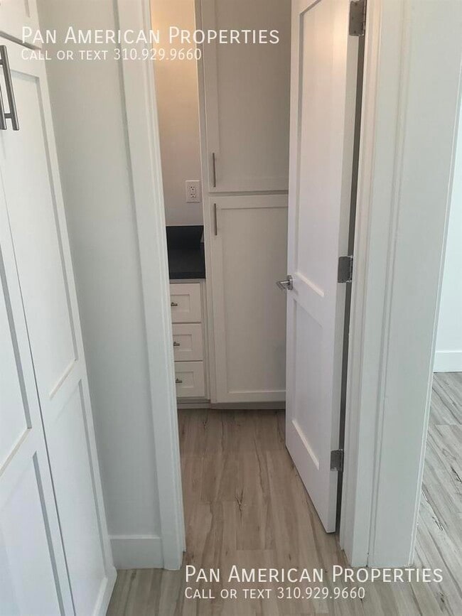 Building Photo - 5136 E Livingston Dr