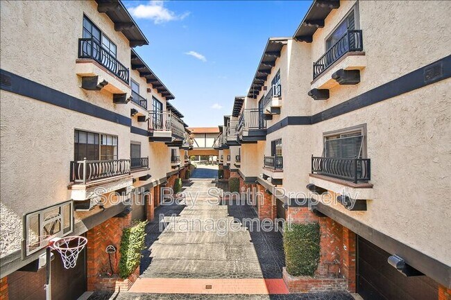 Building Photo - 227 S Irena Ave